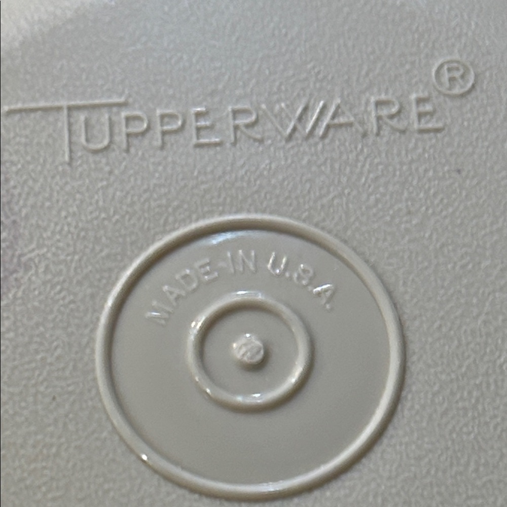 Tupperware Cream Food Storage Container - Picture 8 of 11